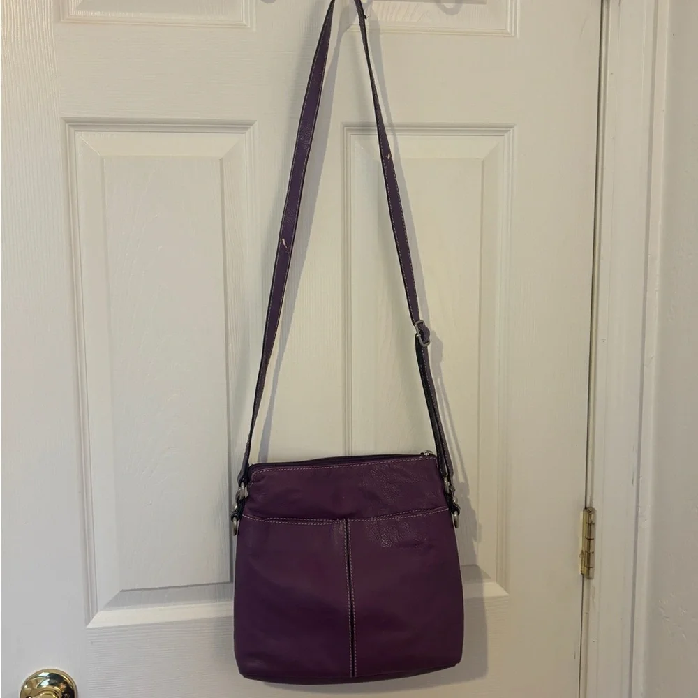 Adorable Vintage Purple Giani Bernini Leather crossbody bag